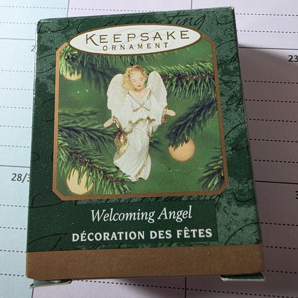 2000 Hallmark Keepsake Ornament "Welcoming Angel"